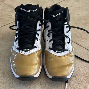 Nike Air Jordan B’loyal white/black/gold sneakers boys size 6y. CT 1604-100